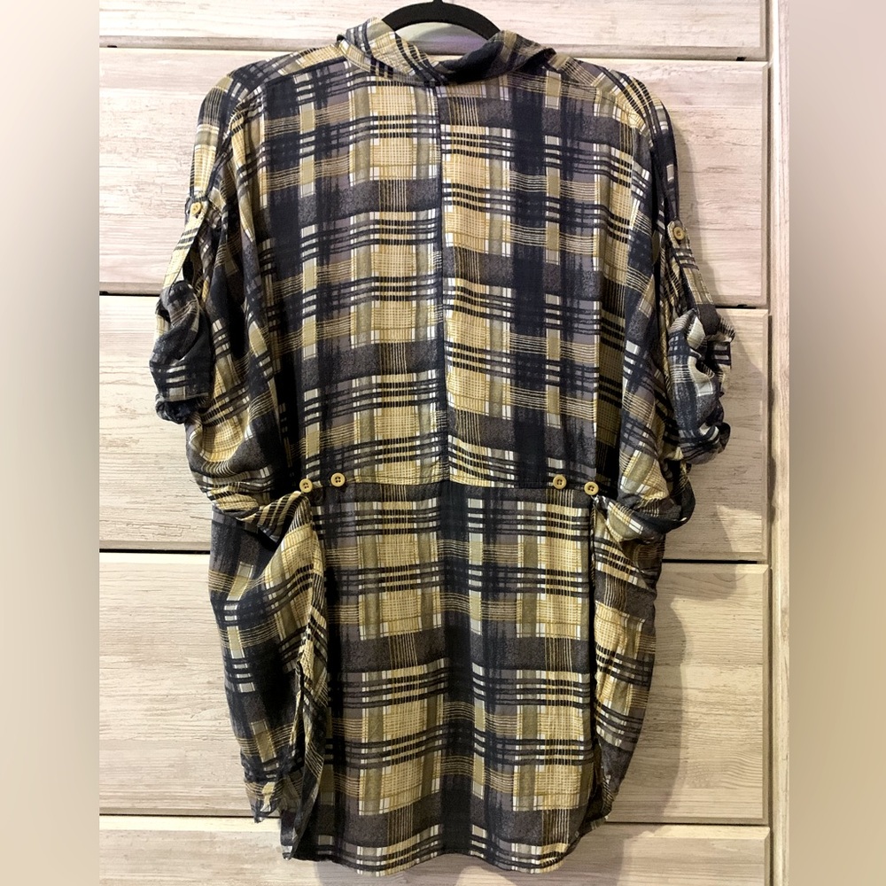 Forever 21 Oversized Button Down; Soft Material - Picture 2 of 2